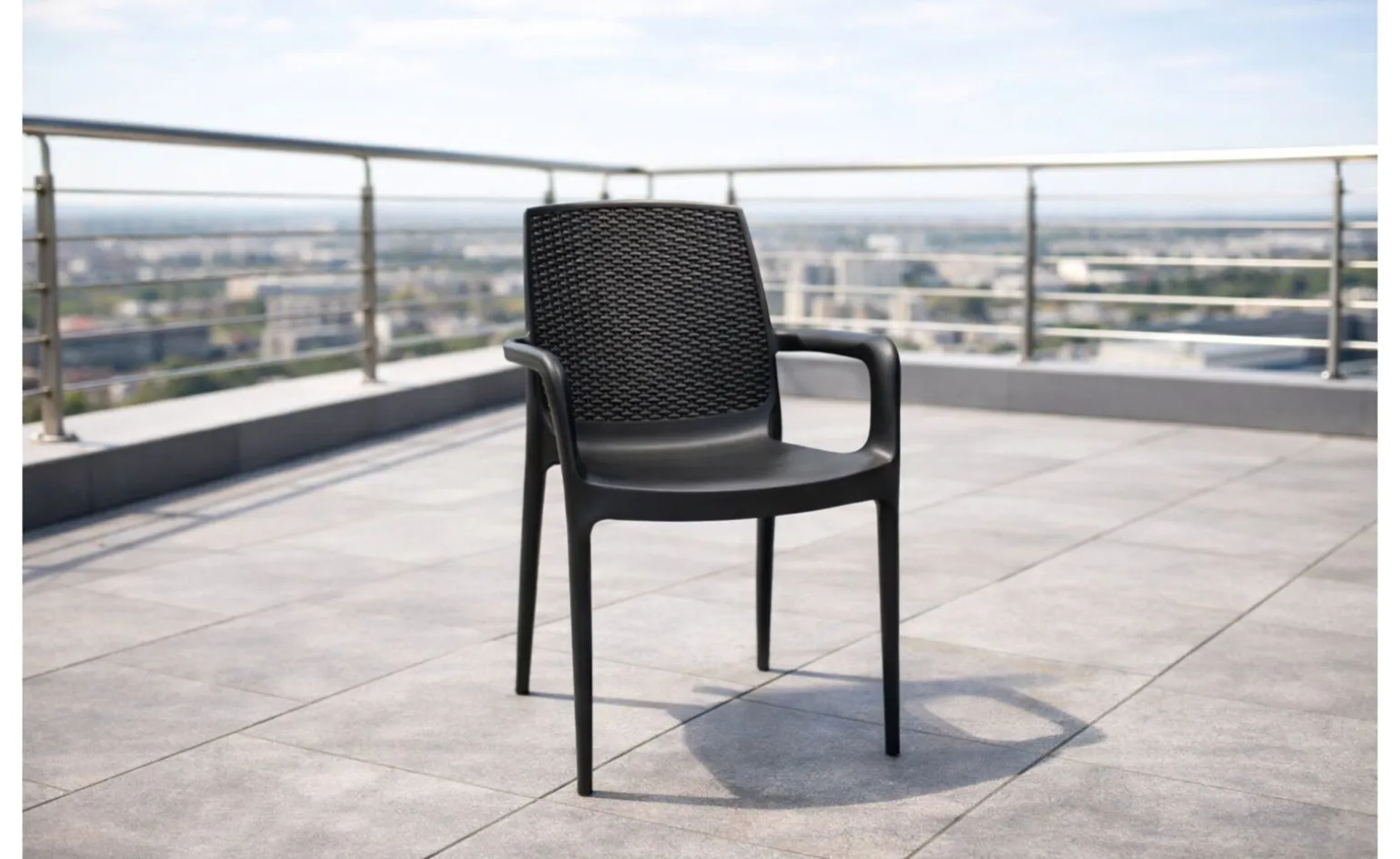 Aria sedia in resina con schienale effetto rattan color moka